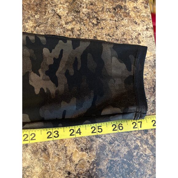 Spanx Look at Me Now Black Camo Leggings Medium - Picture 7 of 7